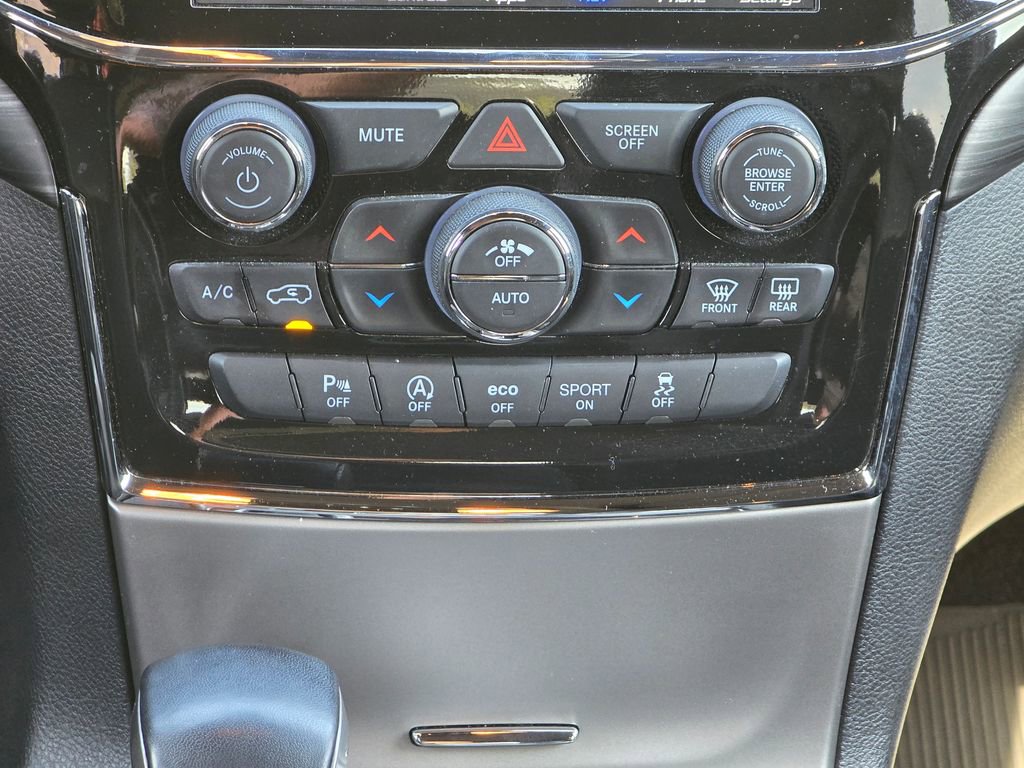 Used 2022 Jeep Grand Cherokee Laredo X image 22