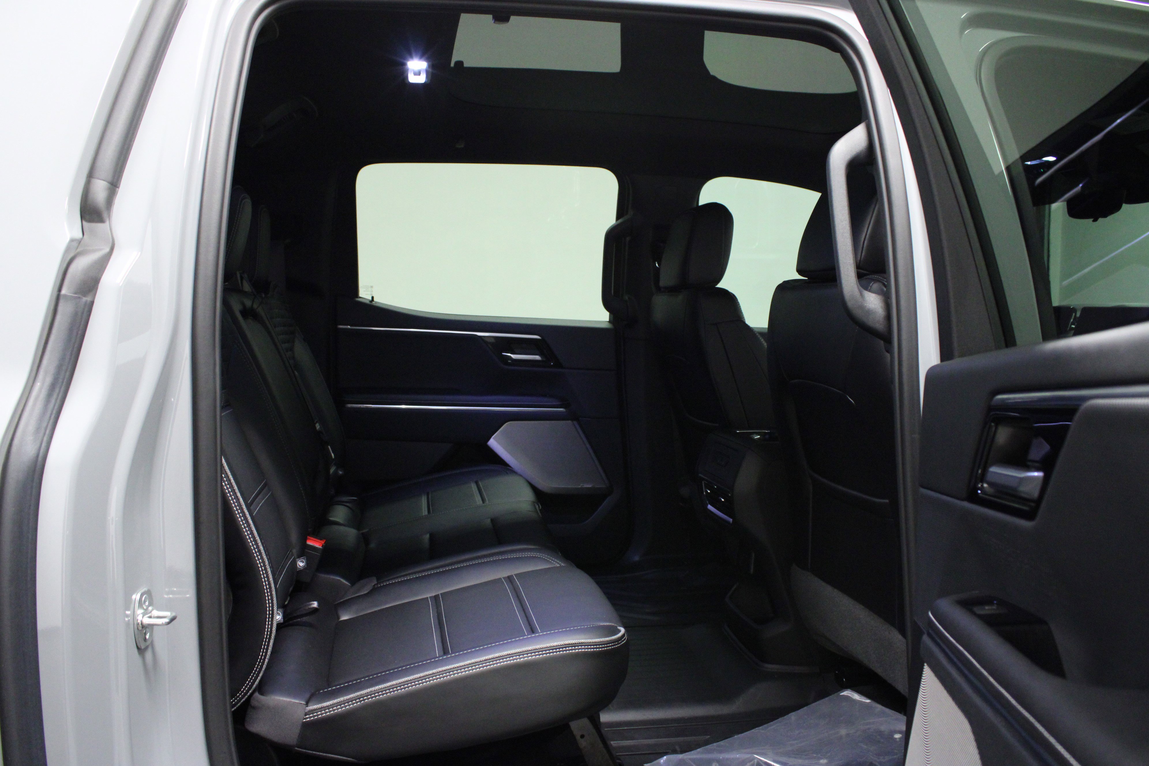 Used 2024 GMC Sierra EV Denali image 15