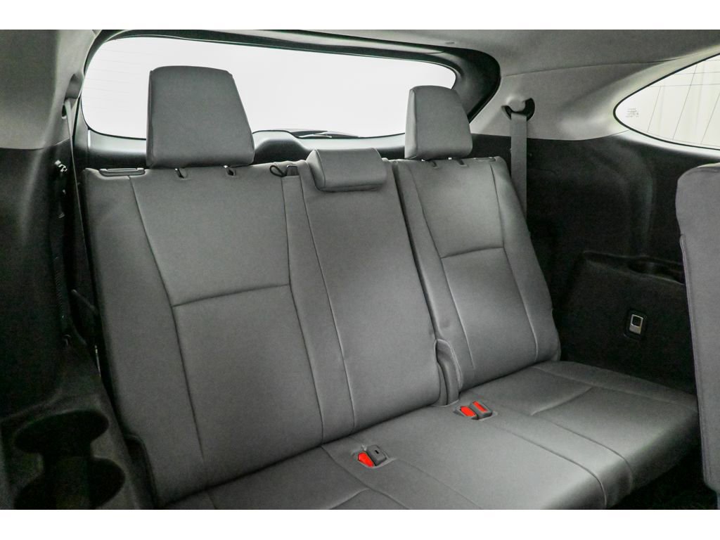 Used 2025 Toyota Highlander XLE image 19