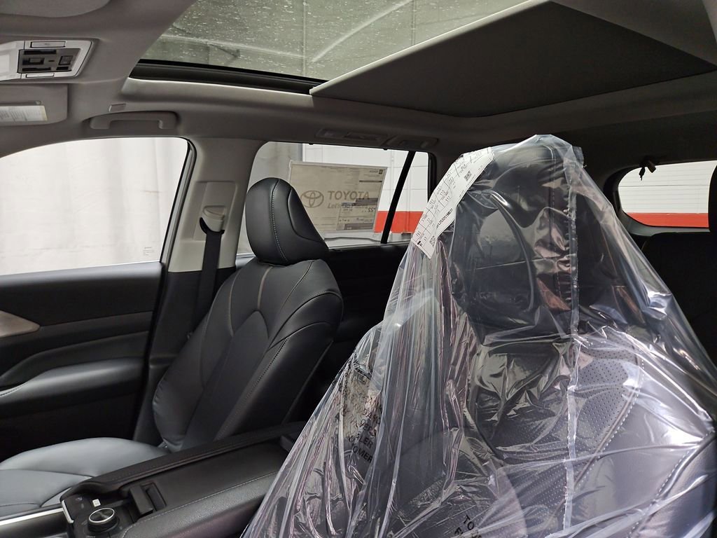 New 2026 Toyota Grand Highlander Platinum image 11