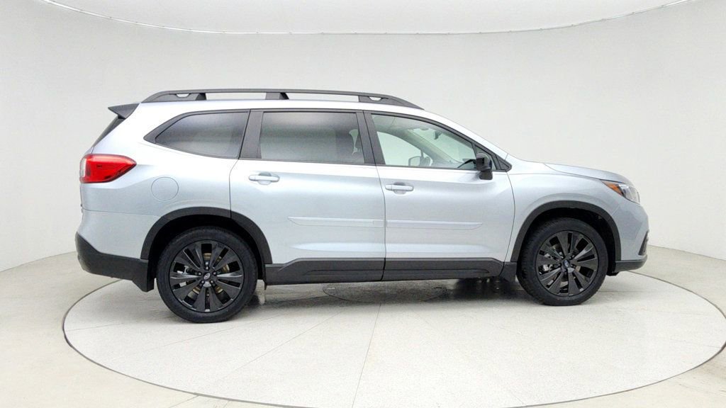 Used 2022 Subaru Ascent Onyx Edition image 4