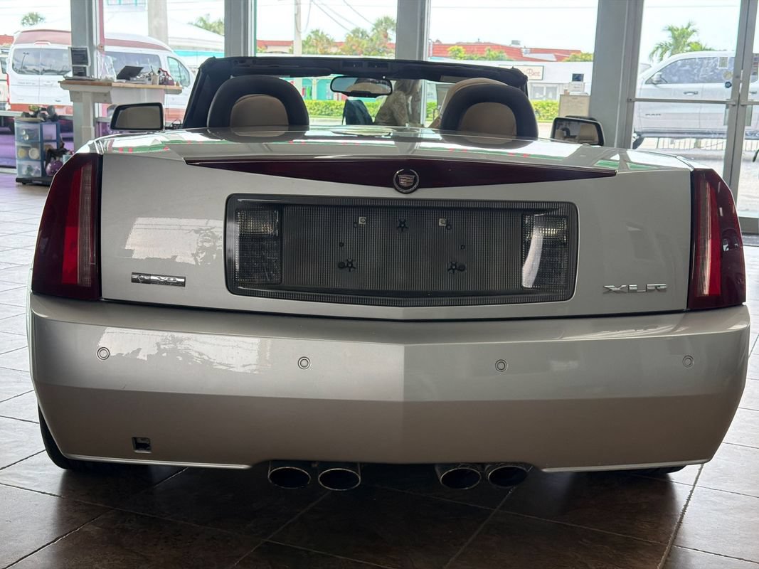 Used 2008 Cadillac XLR RWD image 4