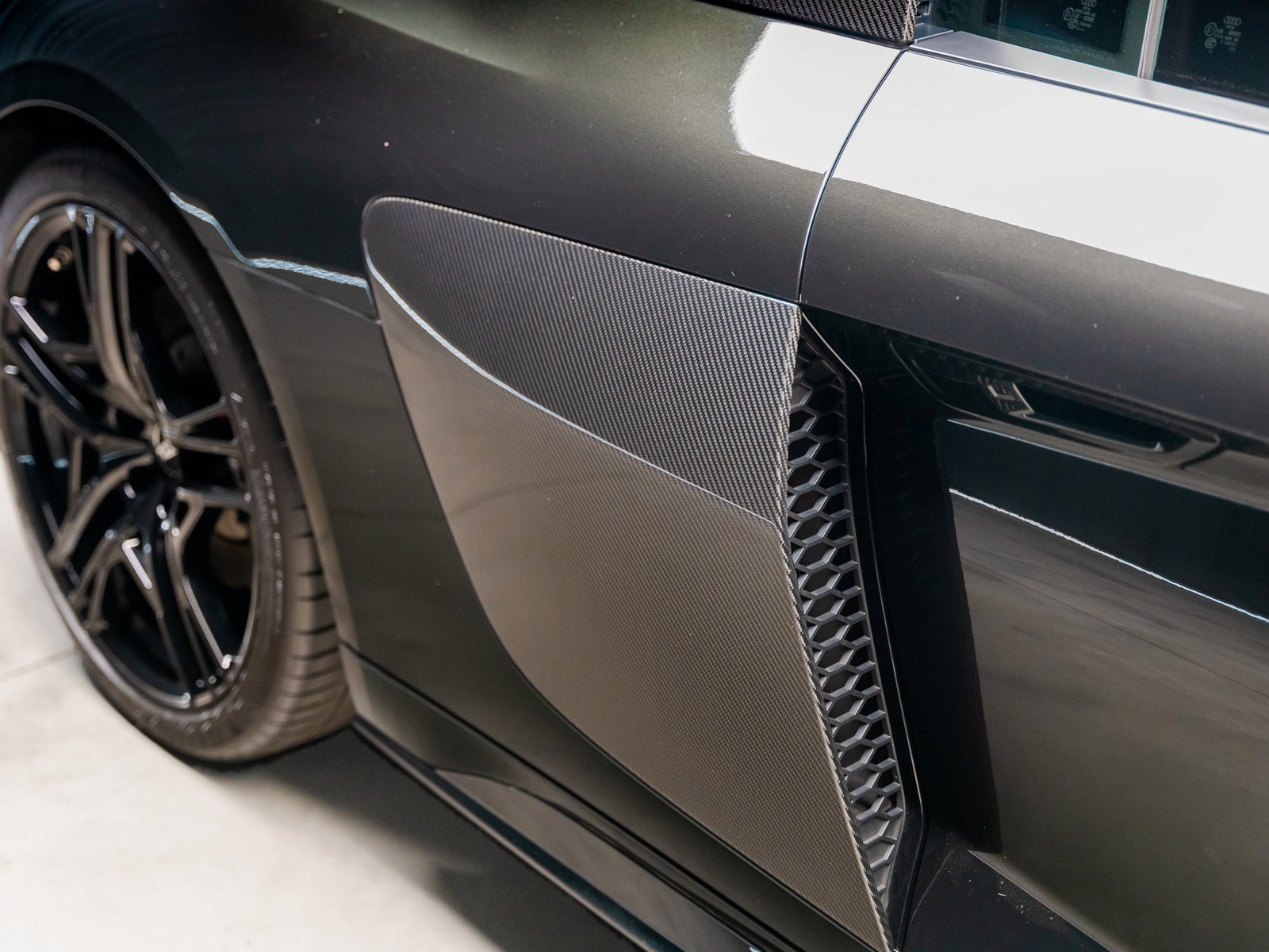 Used 2021 Audi R8 V10 w/ Panther Edition image 3
