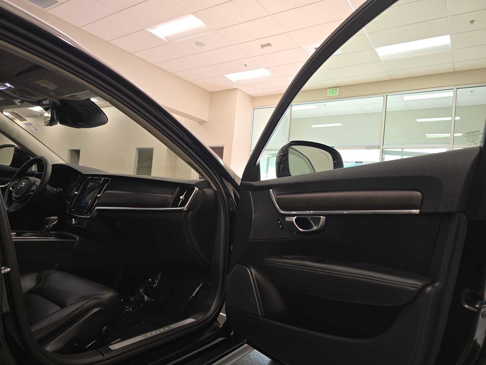 Used 2019 Volvo V90 T5 Cross Country AWD/4WD image 29