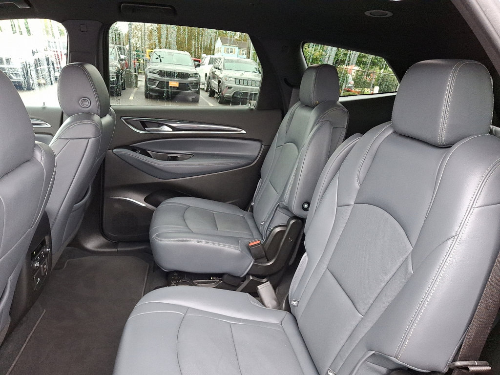 Used 2024 Buick Enclave Premium image 20