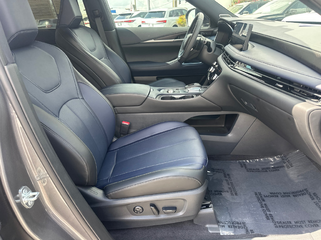 Certified 2026 INFINITI QX60 Sport w/ Dark Cargo Package AWD/4WD image 11