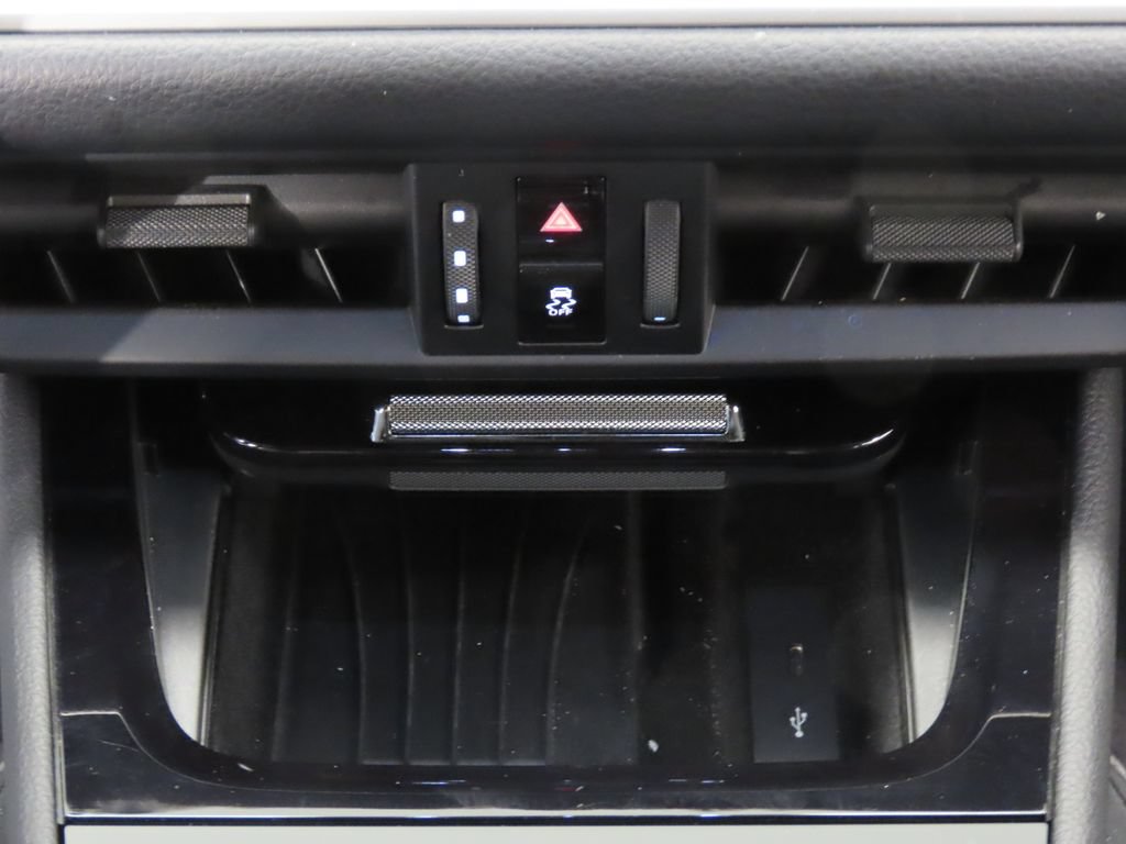 Certified 2024 Porsche Cayenne AWD/4WD image 27