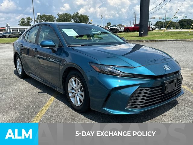 Used 2025 Toyota Camry LE FWD image 3