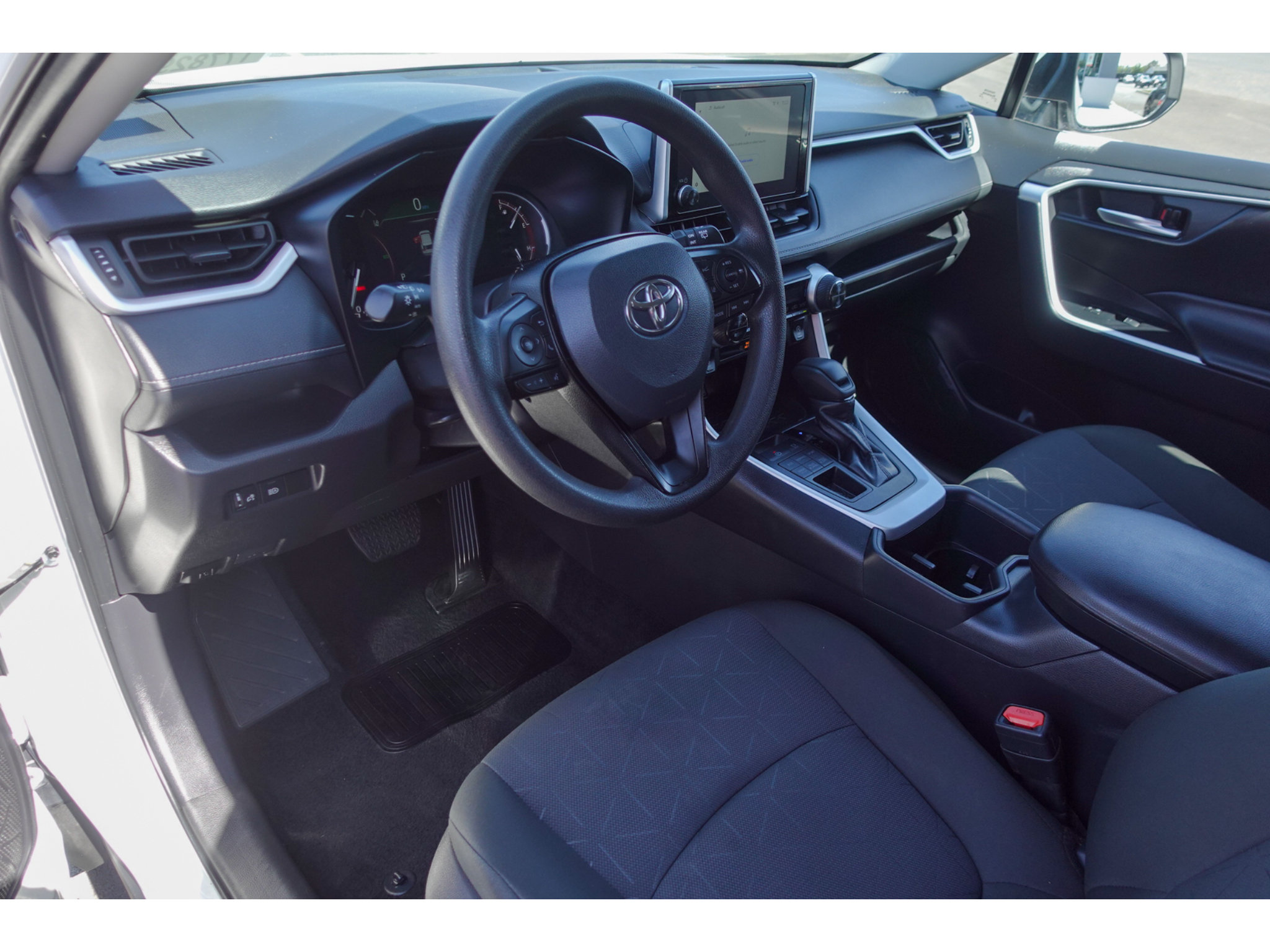 Used 2025 Toyota RAV4 XLE AWD/4WD image 9