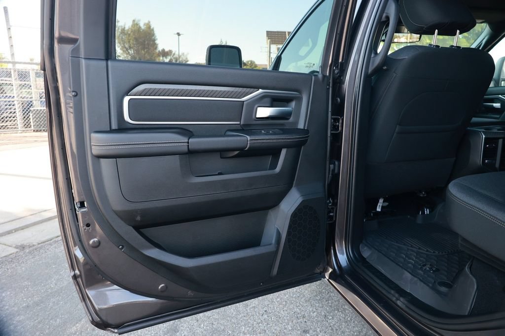 New 2026 RAM 3500 Big Horn AWD/4WD image 31