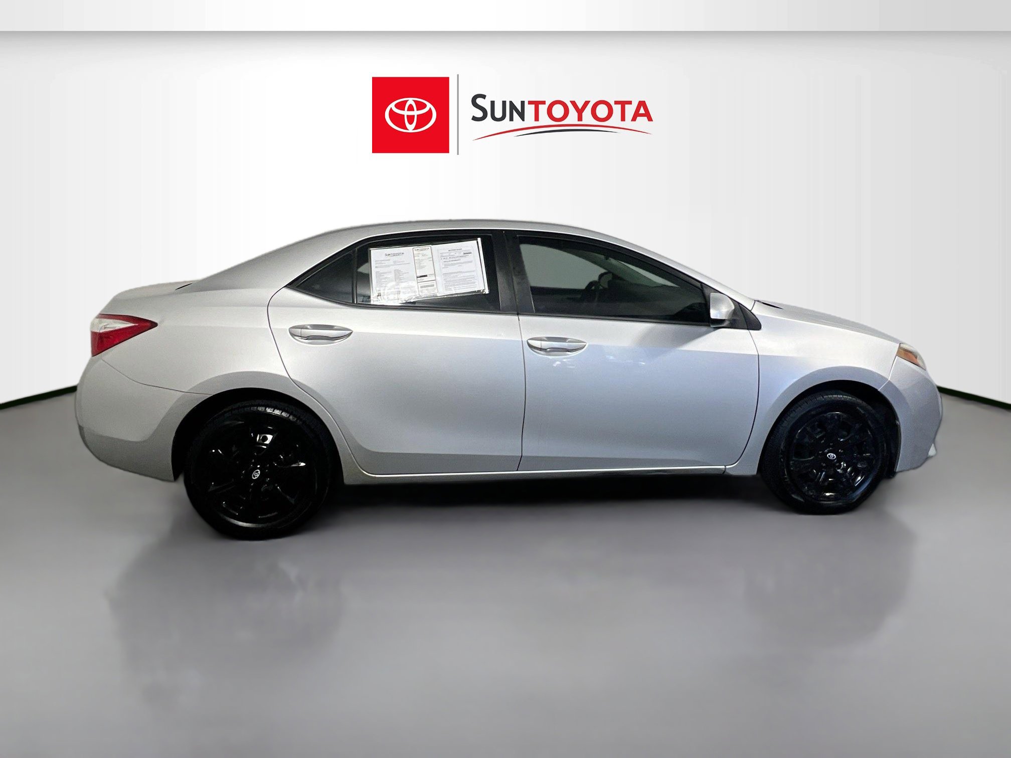 Used 2015 Toyota Corolla LE FWD image 2