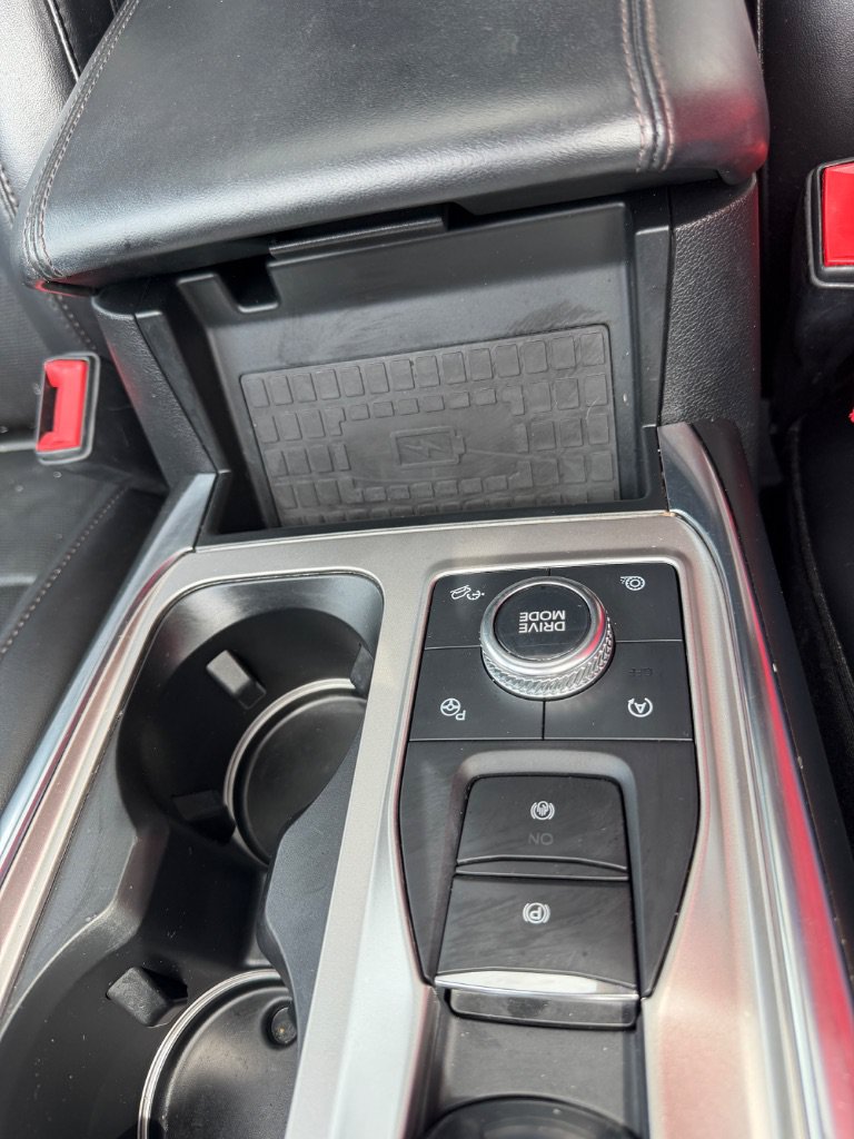 Used 2020 Ford Explorer Platinum w/ Premium Technology Package AWD/4WD image 18