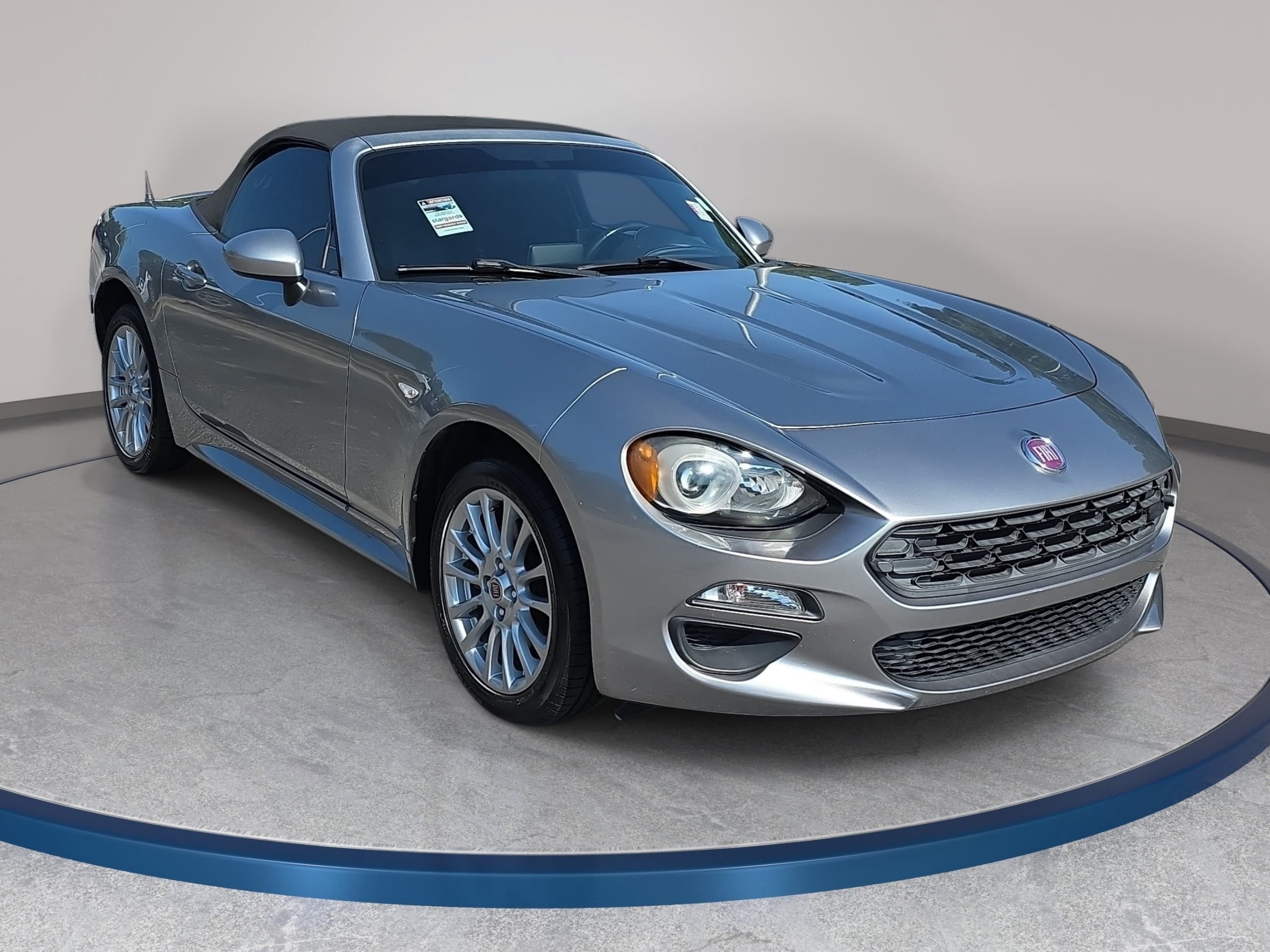 Used 2017 FIAT 124 Spider Classica RWD image 3