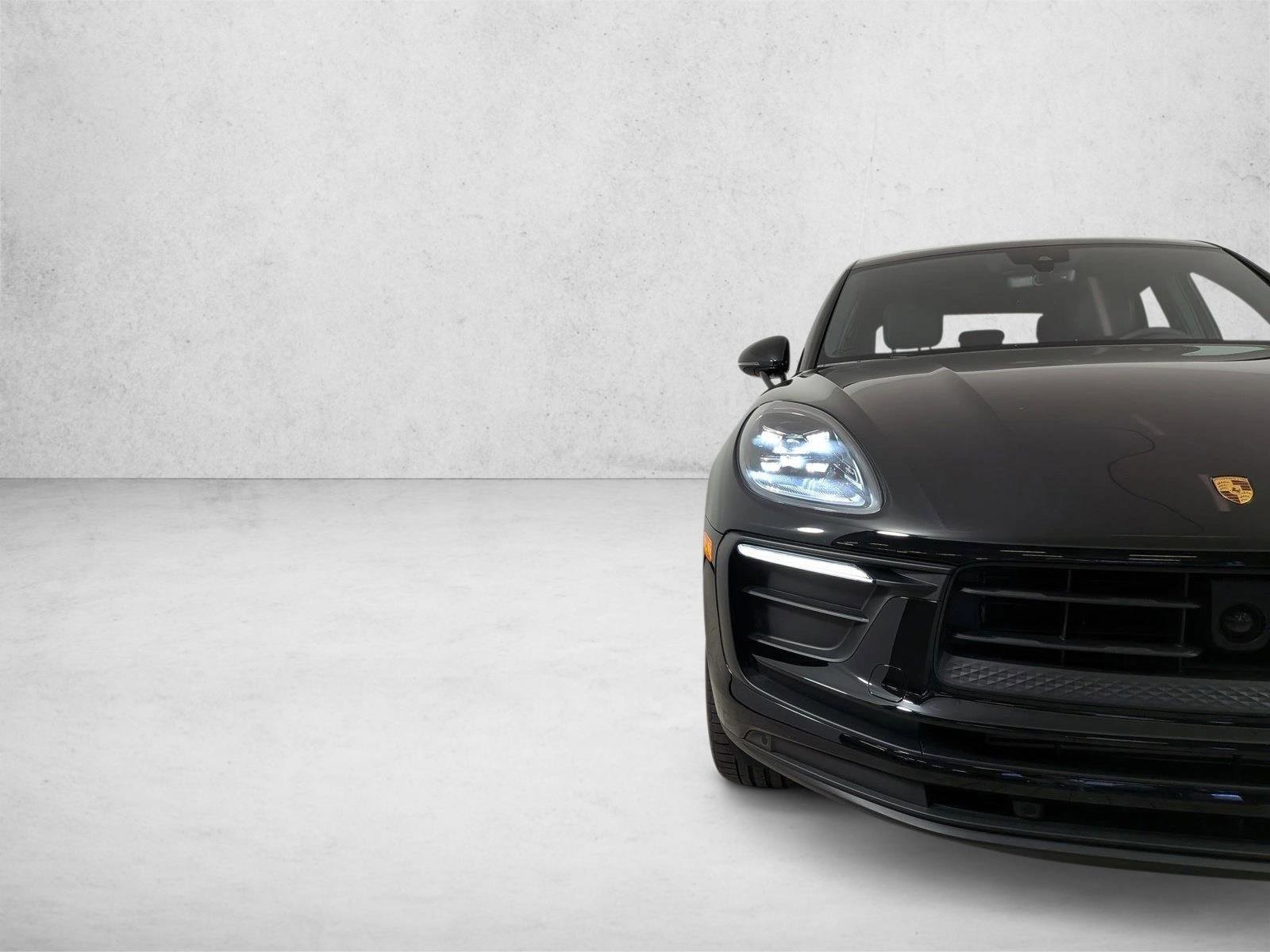 Certified 2025 Porsche Macan AWD/4WD image 12