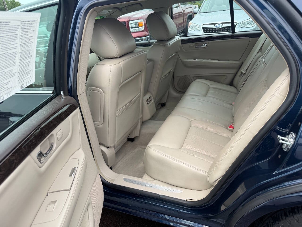 Used 2009 Cadillac DTS w/ Trunk Convenience Package FWD image 11