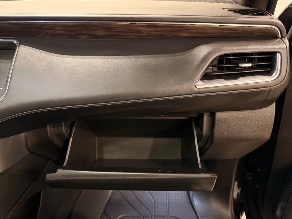 Used 2022 Chevrolet Suburban LT w/ Luxury Package image 31