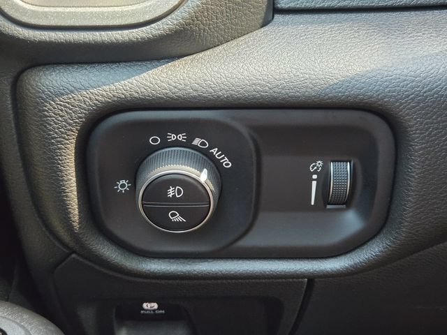 Used 2025 RAM 1500 Warlock AWD/4WD image 29
