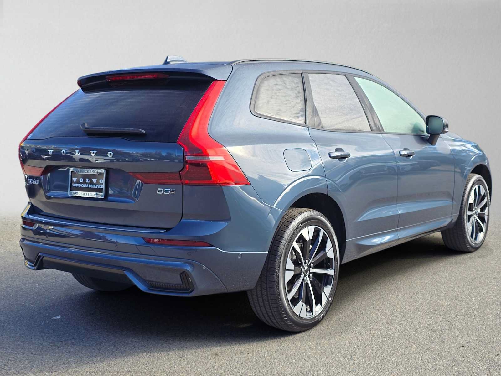 New 2027 Volvo XC60 B5 Plus AWD/4WD image 3