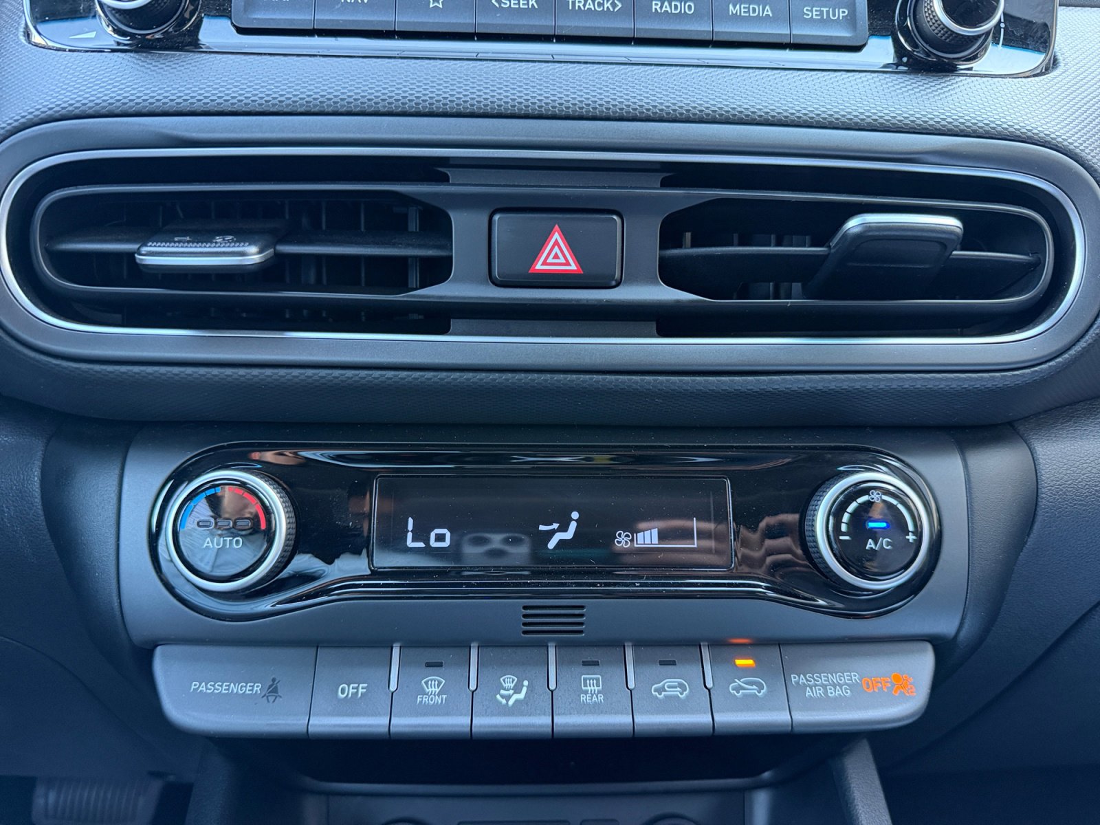 Certified 2023 Hyundai Kona Limited FWD image 11