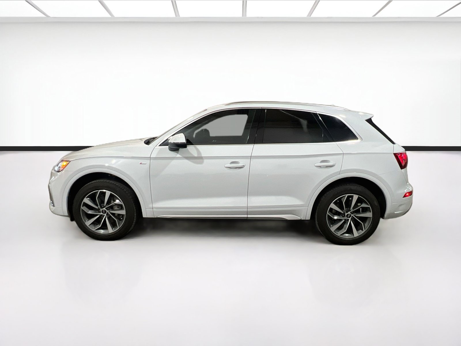 Used 2022 Audi Q5 2.0T Premium Plus w/ Premium Plus Package AWD/4WD image 24