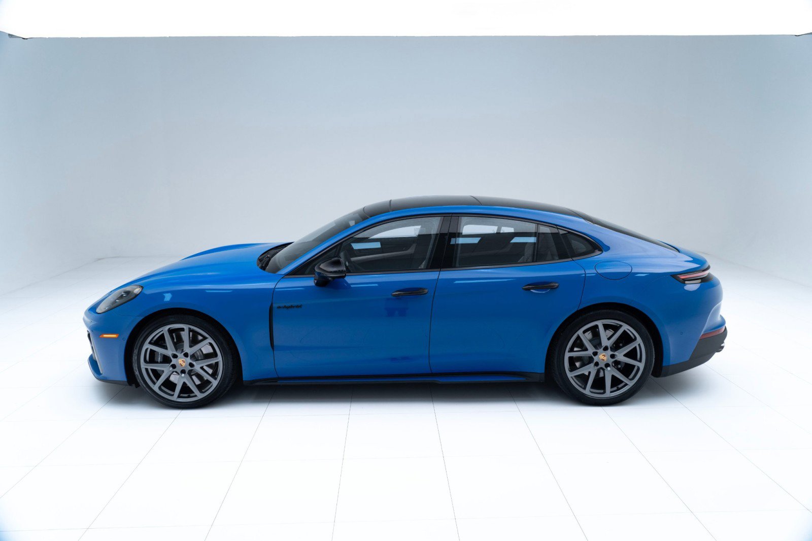 Used 2025 Porsche Panamera 4S image 2