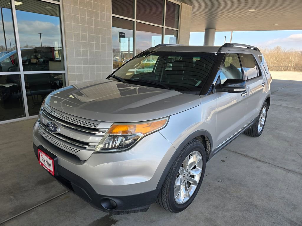 Used 2014 Ford Explorer XLT w/ Equipment Group 202A image 2