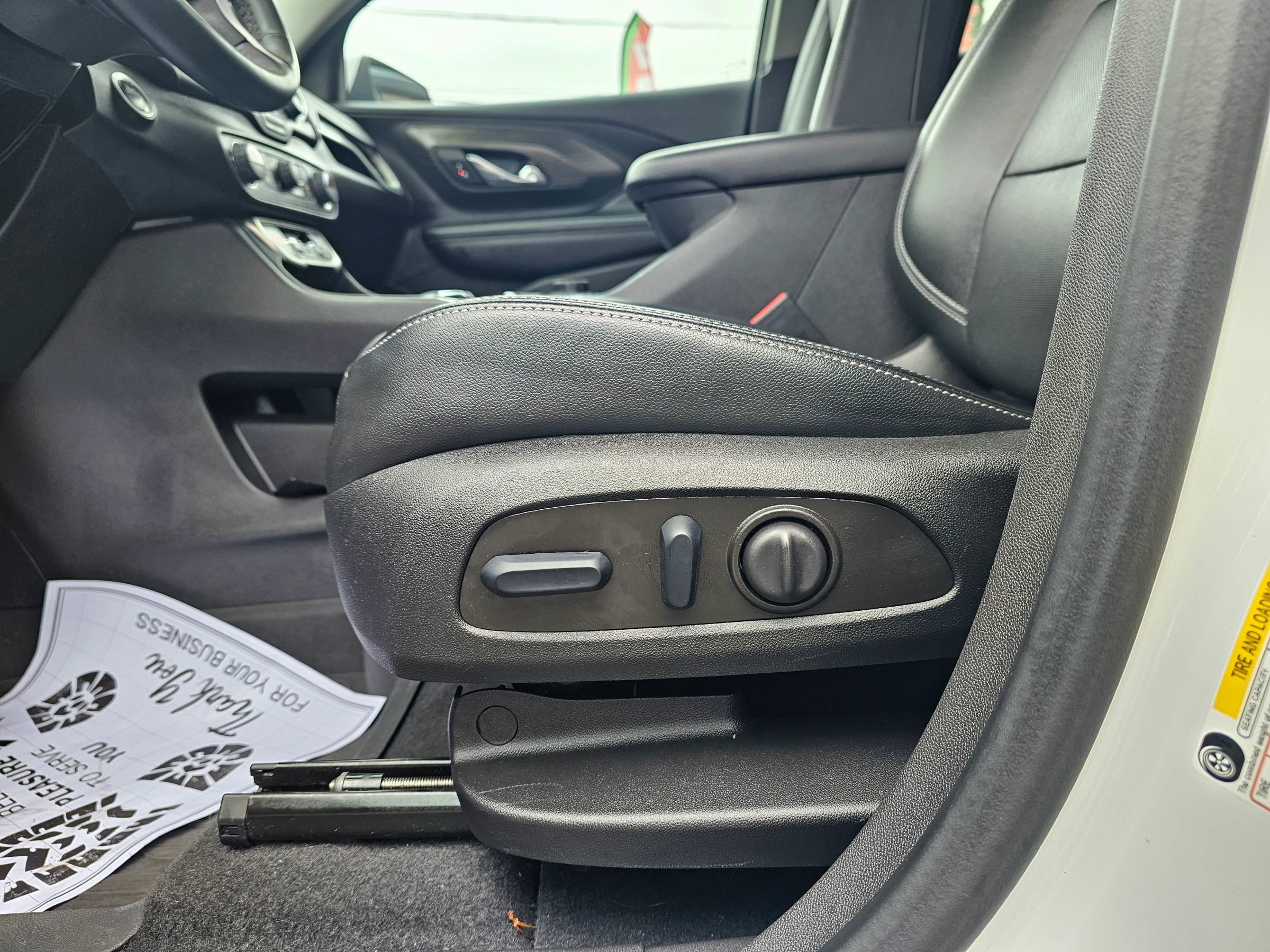 Used 2023 GMC Terrain SLT w/ Infotainment Package II image 31