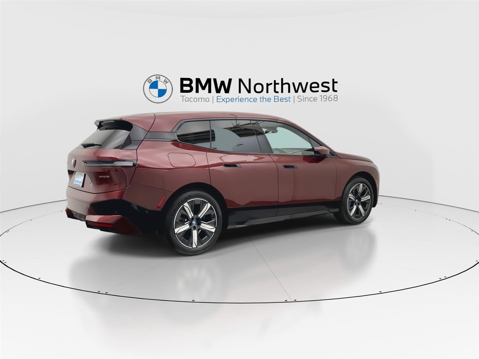 Used 2025 BMW iX xDrive50 AWD/4WD image 3