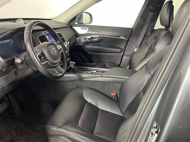 Used 2017 Volvo XC90 T6 Momentum w/ Vision Package image 2