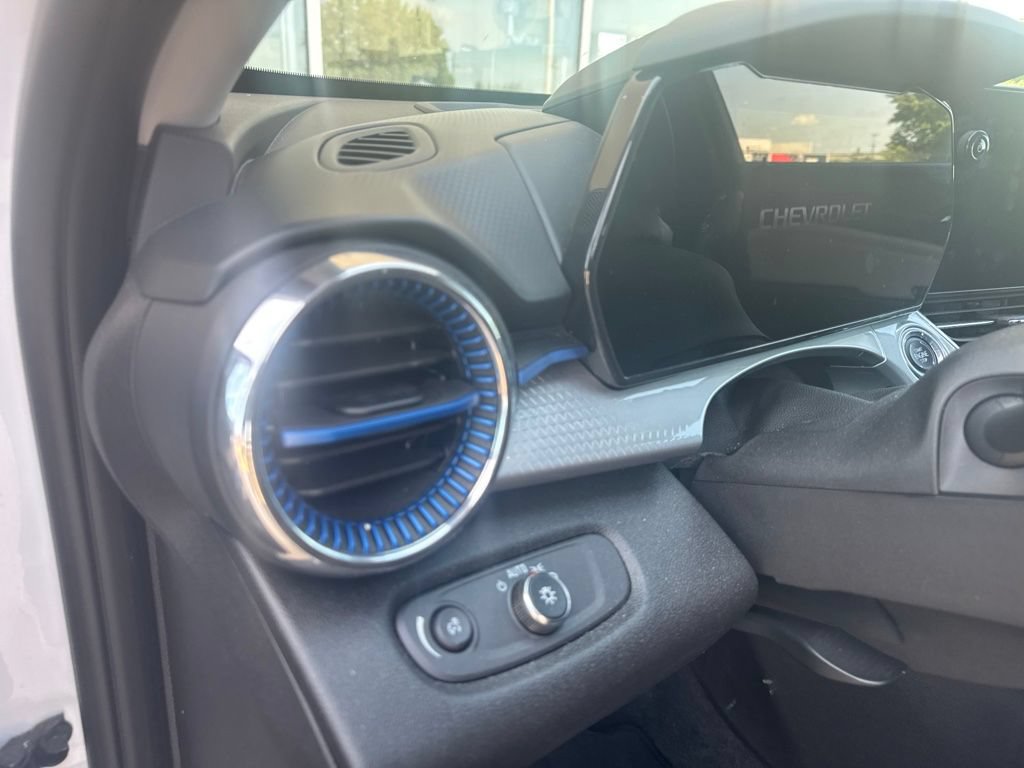 Used 2025 Chevrolet Trax LT FWD image 10