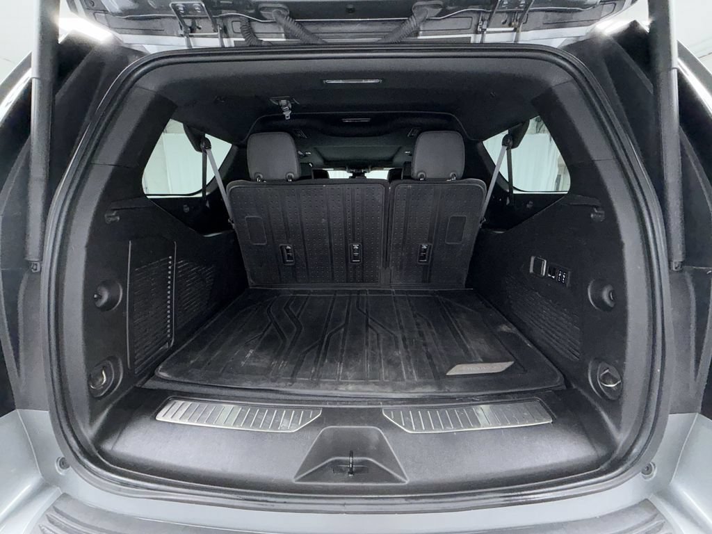 Used 2023 Chevrolet Suburban Z71 w/ Luxury Package AWD/4WD image 15