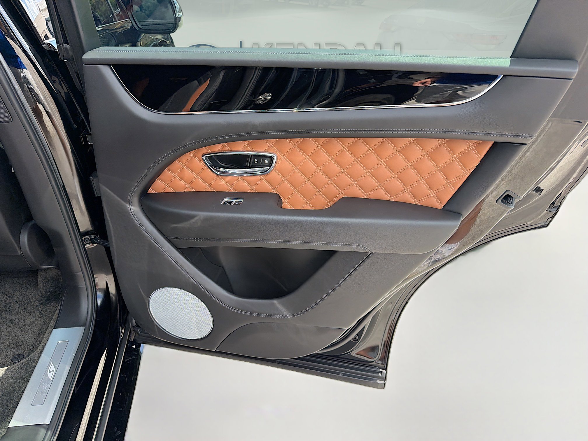 Used 2022 Bentley Bentayga AWD/4WD image 29