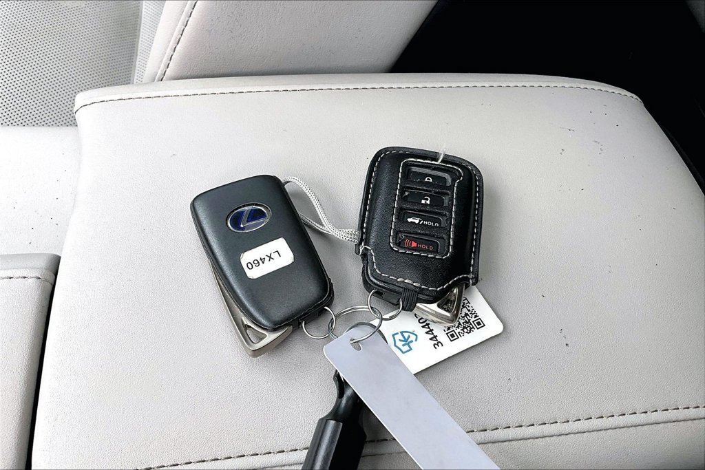 Used 2020 Lexus RX 450h AWD w/ Premium Package image 35