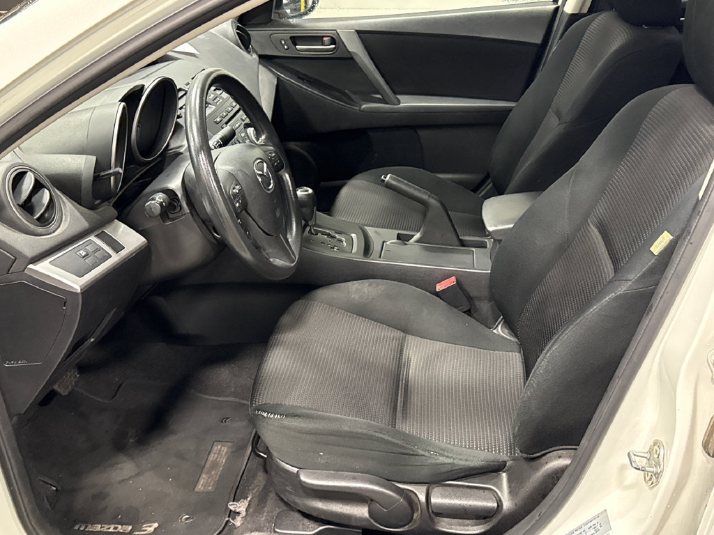 Used 2013 MAZDA MAZDA3 i Sport FWD image 6