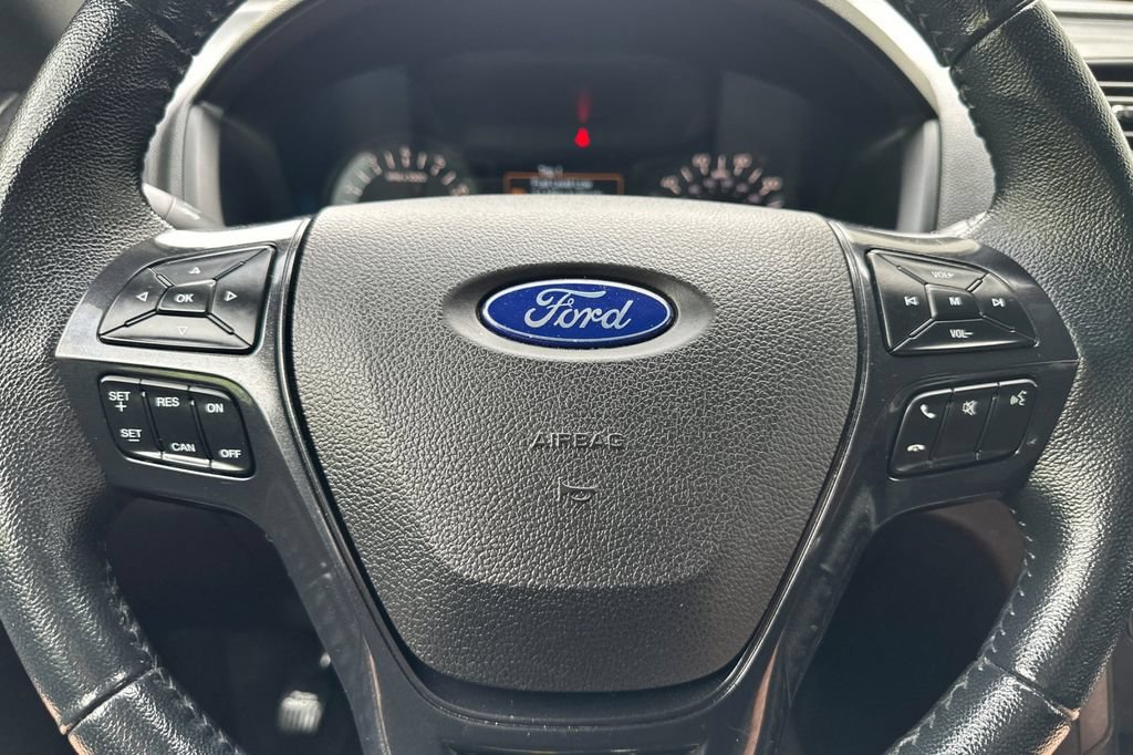 Used 2018 Ford Explorer XLT AWD/4WD image 25