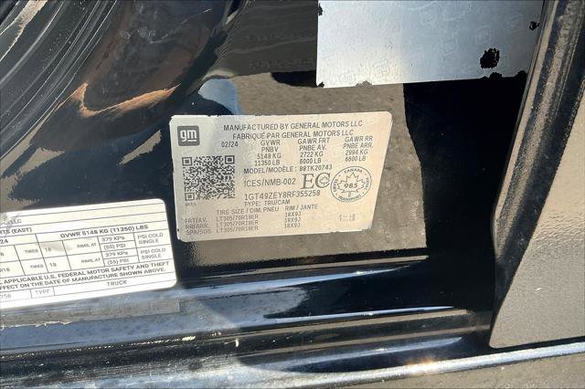 Used 2024 GMC Sierra 2500 AT4X image 17