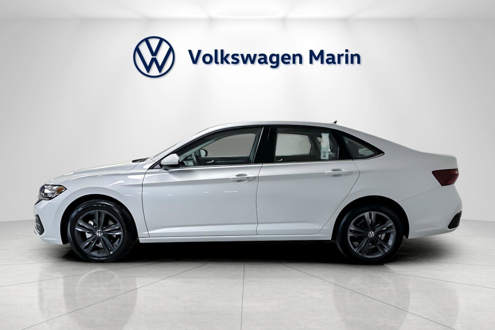 Used 2022 Volkswagen Jetta SE w/ Panoramic Sunroof Package image 2