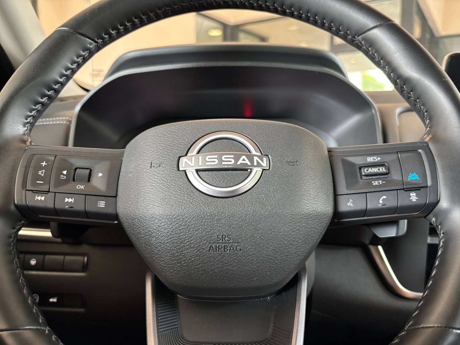 Used 2025 Nissan Rogue SV AWD/4WD image 29