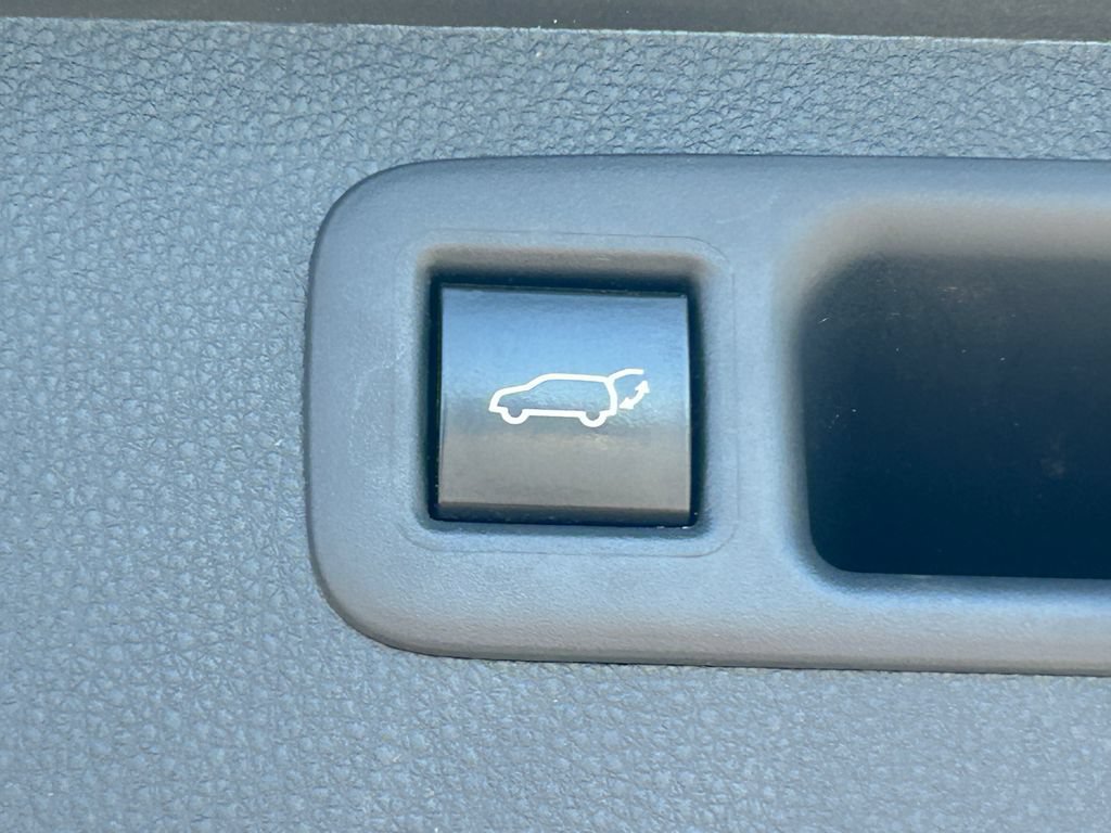 Used 2022 Toyota Highlander XSE AWD/4WD image 36