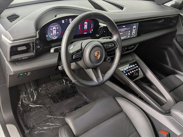 Used 2025 Porsche Macan Electric RWD image 4