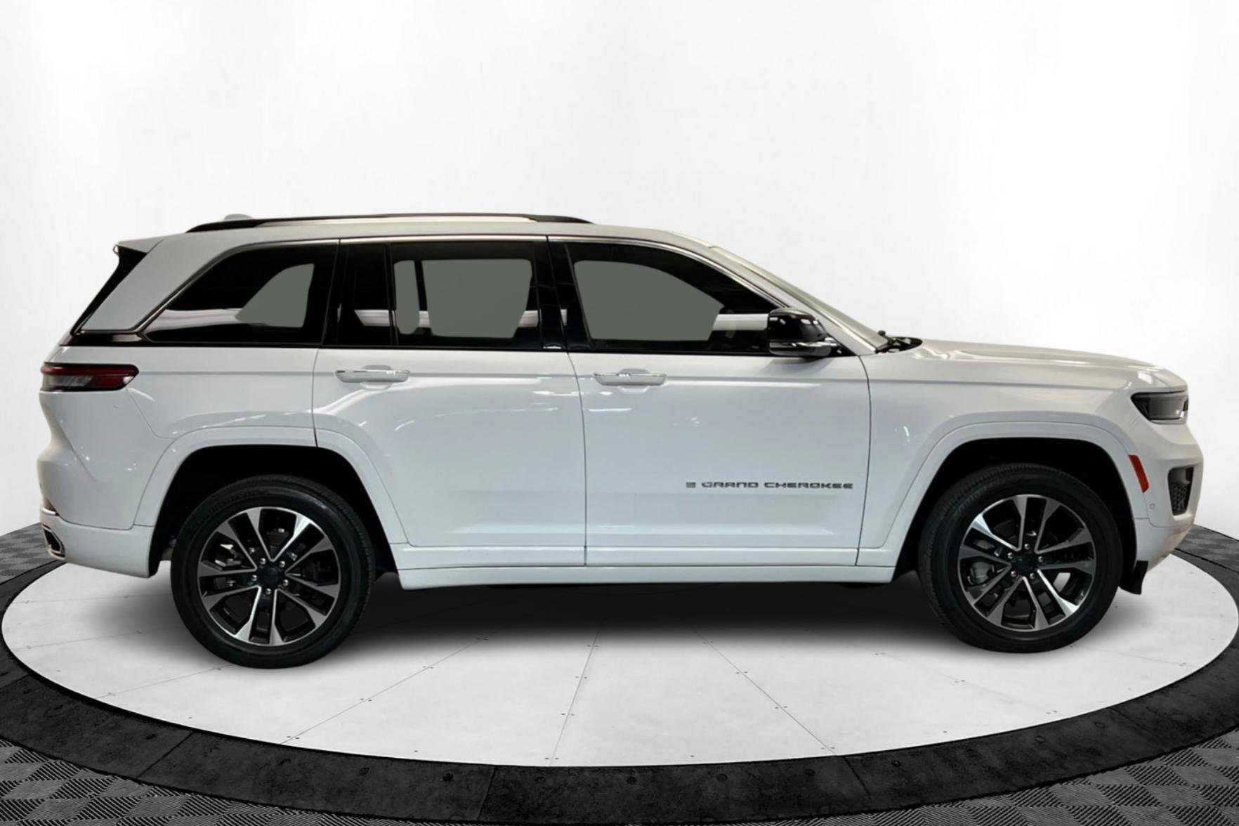 Certified 2022 Jeep Grand Cherokee Overland image 6