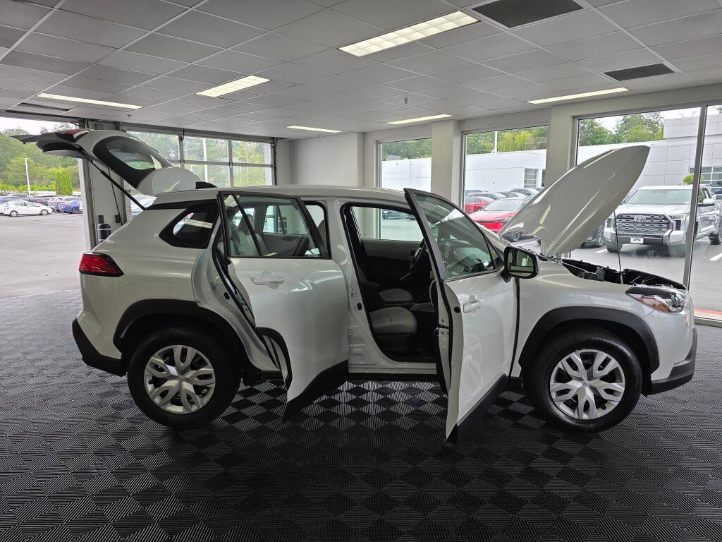 Used 2024 Toyota Corolla Cross L AWD/4WD image 17