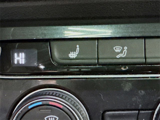 Used 2021 Volkswagen Tiguan SE w/ Panoramic Sunroof Package image 24