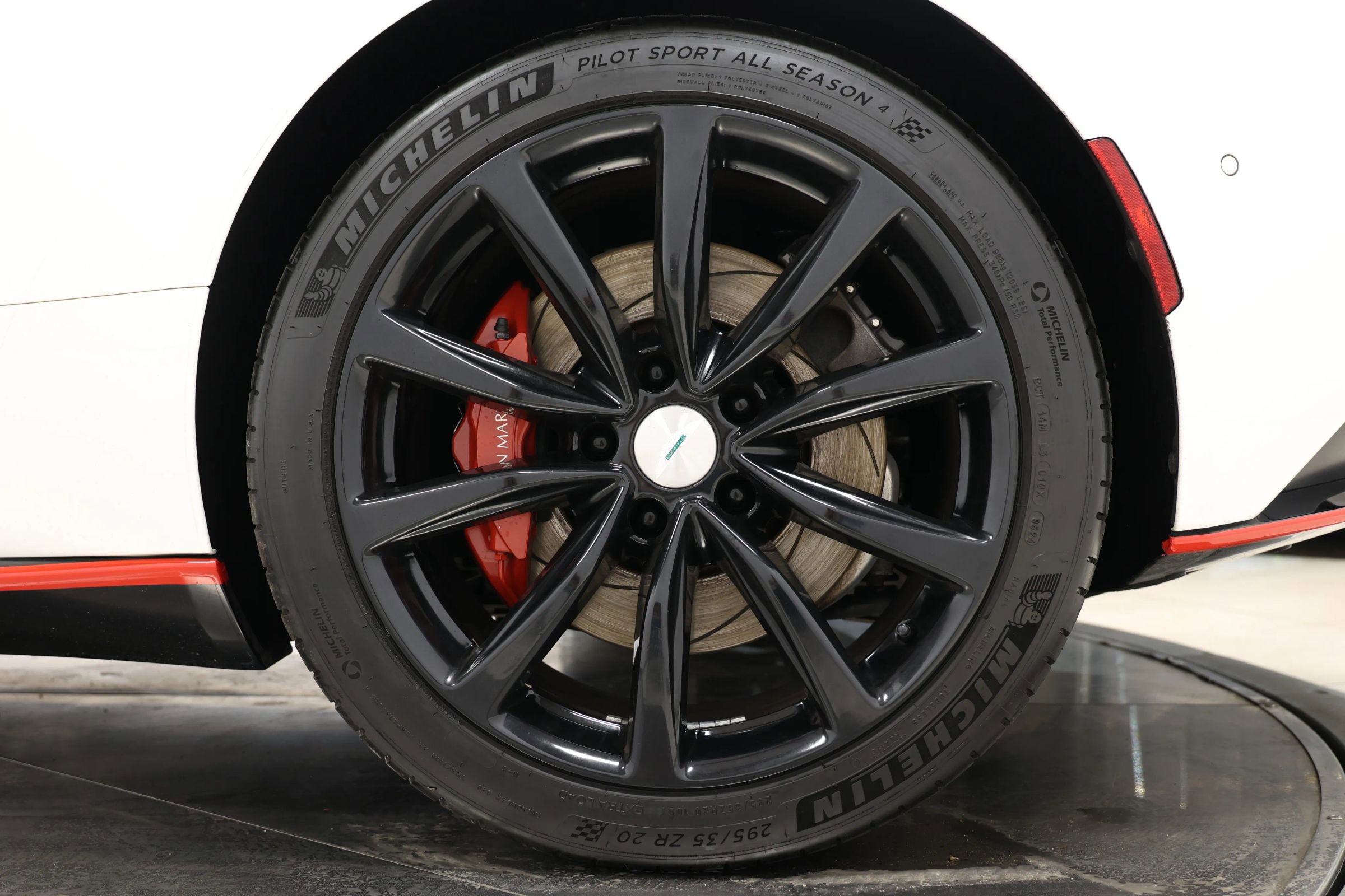 Used 2018 Aston Martin DB11 Coupe image 88