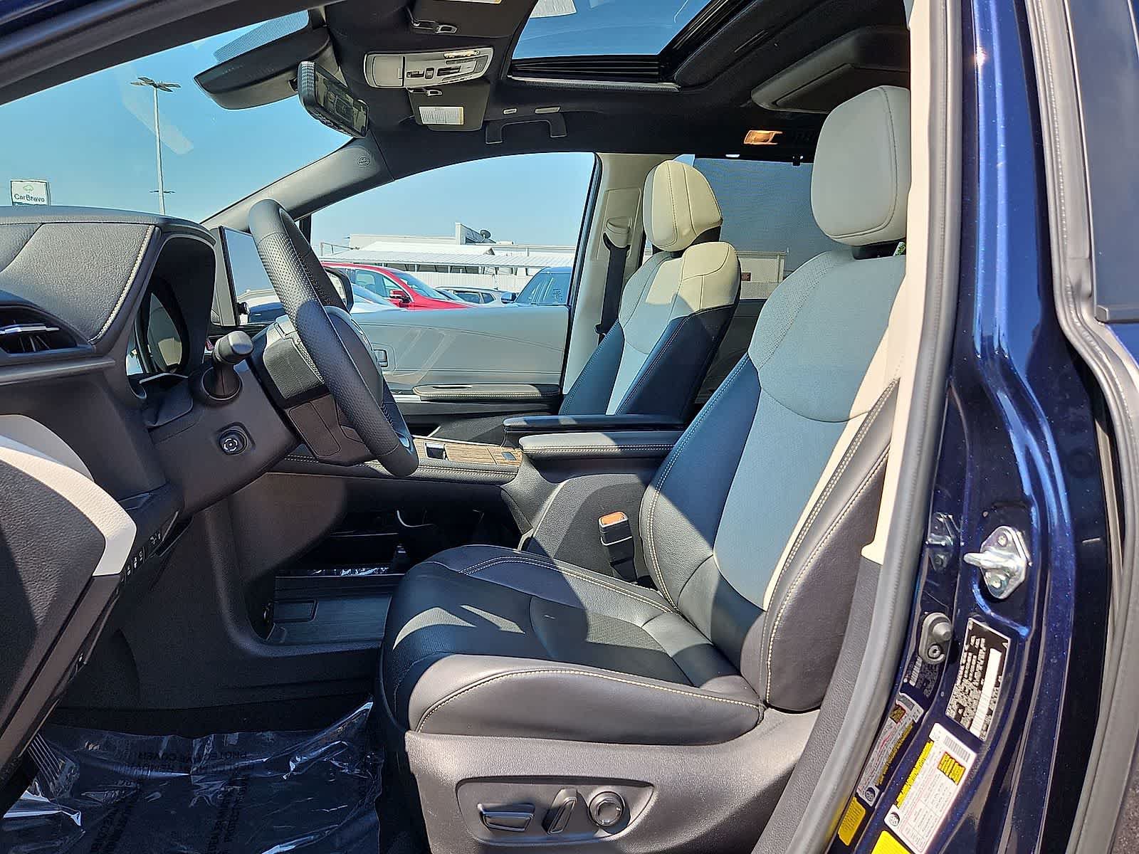 Used 2025 Toyota Sienna Platinum AWD/4WD image 25