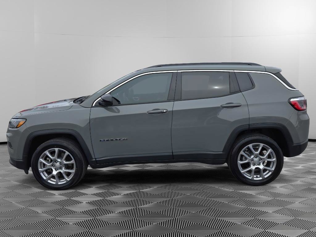 Used 2023 Jeep Compass Latitude image 4