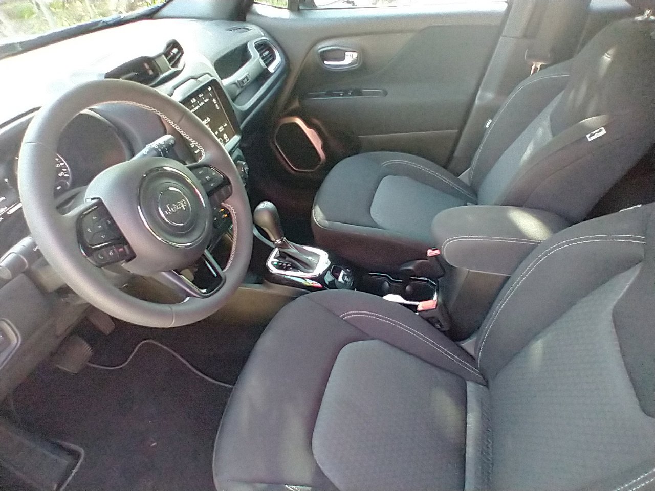 Used 2021 Jeep Renegade Latitude FWD image 17