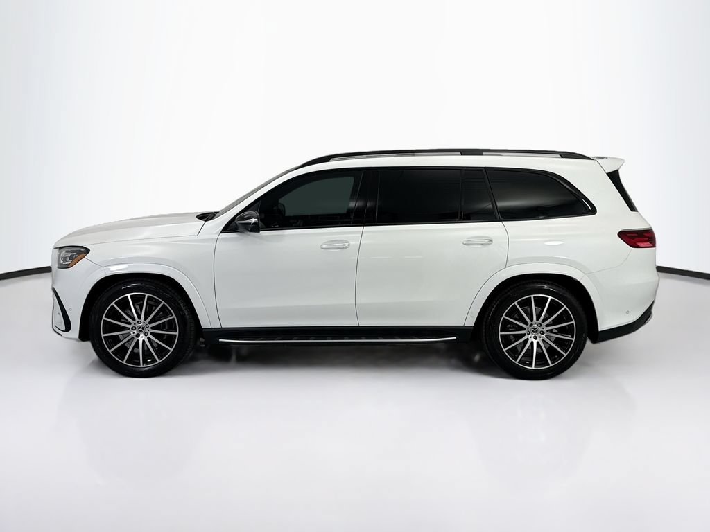 Used 2025 Mercedes-Benz GLS 580 4MATIC image 8