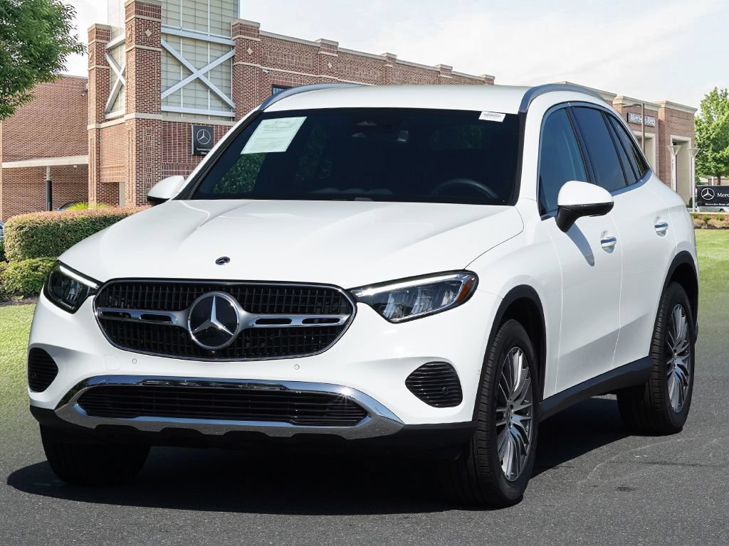 Certified 2025 Mercedes-Benz GLC 300 image 4