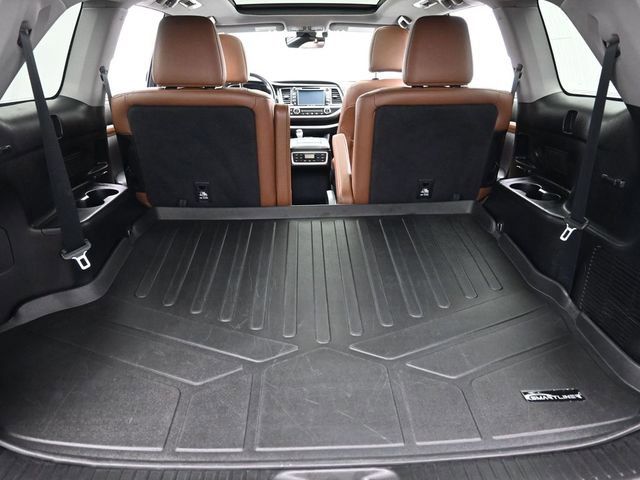 Used 2017 Toyota Highlander Limited Platinum image 30